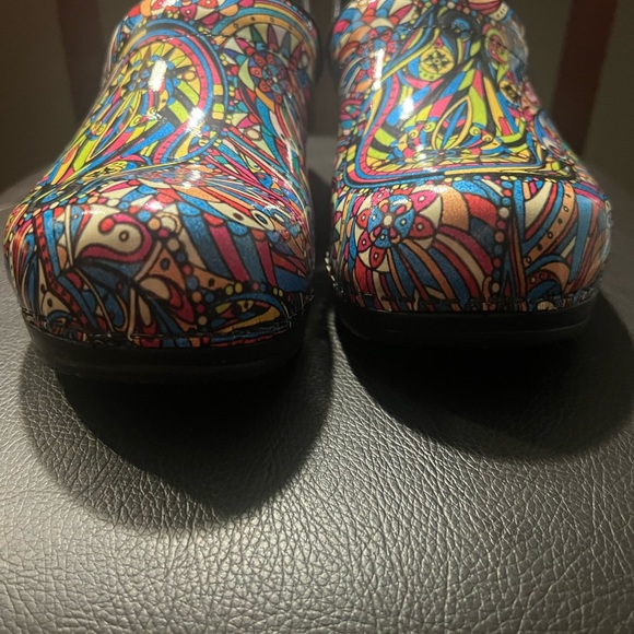 Sanita patent multi-color closed back clogs. Size 41 - Picture 2 of 7